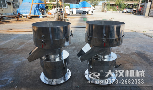 不銹鋼涂料振動篩是一種比較受用戶歡迎的產(chǎn)品之一，主要優(yōu)勢耐酸堿，不生銹，使用壽命長。