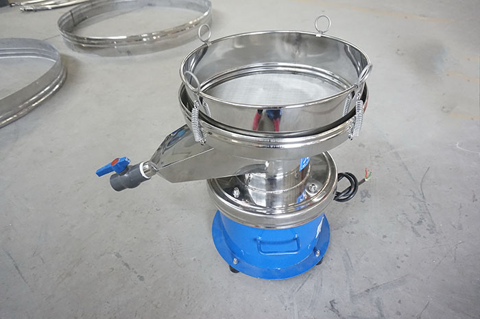 450過濾篩出料口處加裝閥門裝置，便于控制物料的出料量。