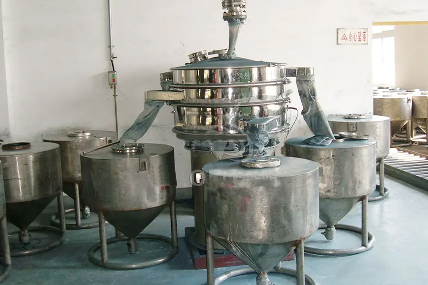 振蕩篩主要特點：換網(wǎng)容易，全封閉模式粉末不飛揚，可連續(xù)作業(yè)